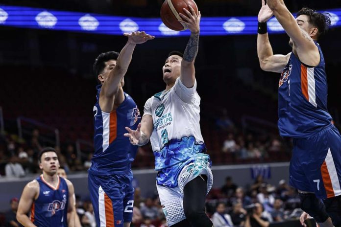 Phoenix Super LPG Fuel Masters’ RR Garcia attacks the defense of Meralco Bolts’ Jansen Rios for an inside hit. PBA PHOTO