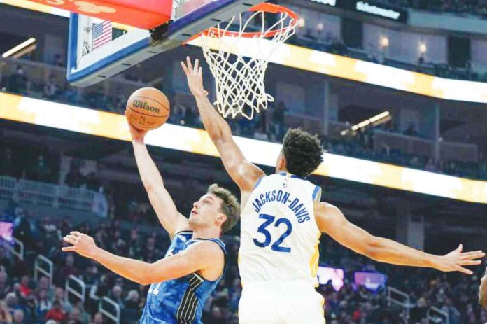 Golden State Warriors’ Trayce Jackson-Davis attempts to block the shot of Orlando Magic’s Franz Wagner. PHOTO COURTESY OF LOREN ELLIOT/AP