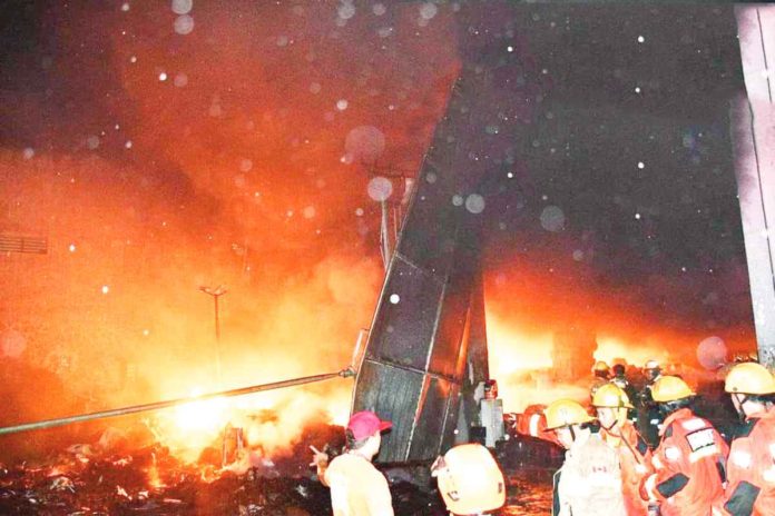 Flames engulfed a warehouse in Barangay Banica, Roxas City on Friday morning, Jan. 5. BFP R6 ROXAS CITY FS