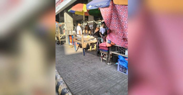 Photo shows a line of makeshift stalls in the city’s downtown area taken yesterday morning. JEN BAYLON/PN