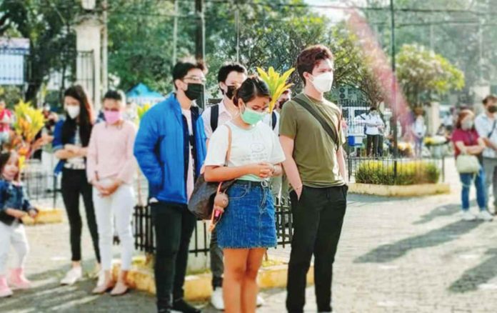 The Social Communication Office for the Archdiocese of Jaro encourages the faithful to prioritize the observance of Ash Wednesday, which also falls on Valentine's Day. File photo shows people attending Ash Wednesday Mass at the Jaro Metropolitan Cathedral. PN PHOTO