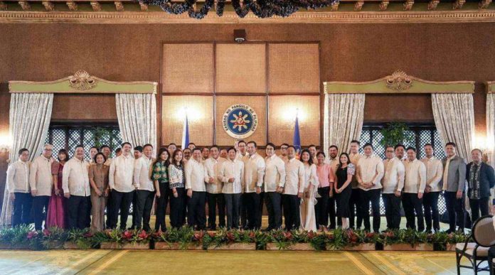 President Ferdinand “Bongbong” Marcos Jr. signed into law Republic Act (RA) No. 11982, or the expanded Centenarians Act, at the Malacañan Palace on Monday, February 26. Among the witnesses were Iloilo City’s Lone District Rep. Julienne “Jam-Jam” Baronda.