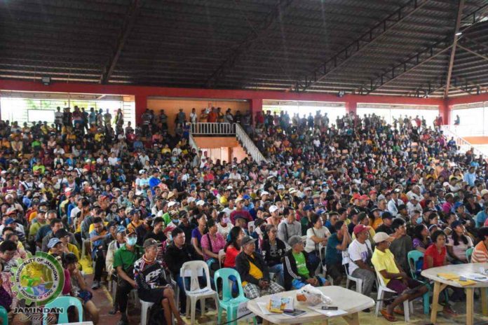 Rice farmers from Jamindan, Capiz claim financial assistance from the government, through the Department of Agriculture’s Rice Competitiveness Enhancement Fund-Rice Farmers Financial Assistance on February 1. JAMINDAY TODAY FACEBOOK PHOTO