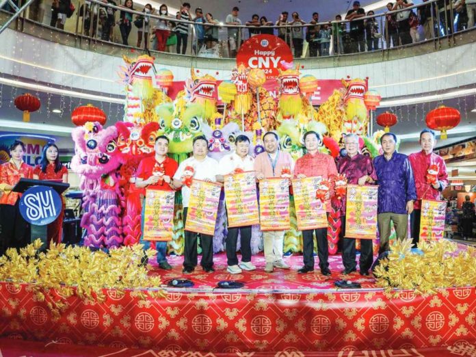 HARMONY IN BLOSSOM. Iloilo City’s Mayor Jerry P. Treñas (3rd from left), Filipino-Chinese community leaders (from extreme left) Rex Chua and Ian Pama, SM City Iloilo Assistant Mall Manager Darrel John Defensor, Terence Uygongco, Charles Hi, Danny Tan Chan, and Warren Uy pose for a souvenir photo after the grand opening of the Iloilo City Chinese New Year celebration at the Event Center of SM City Iloilo on Feb. 6. Themed “Harmony in Blossom: 20 Years of Cultivating Filipino-Chinese Unity”, the week-long celebration welcomes the Lunar New Year. The open program was capped with dragon and lion dances and a cultural presentation by the students and staff of Chinese-Filipino schools in Iloilo City.