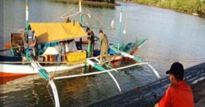 Authorities of Panay town in Capiz seized a fishing boat and other fishing paraphernalia worth over P600,000 and arrested four individuals engaged in illegal fishing. PANAY MUNICIPAL POLICE STATION PHOTO