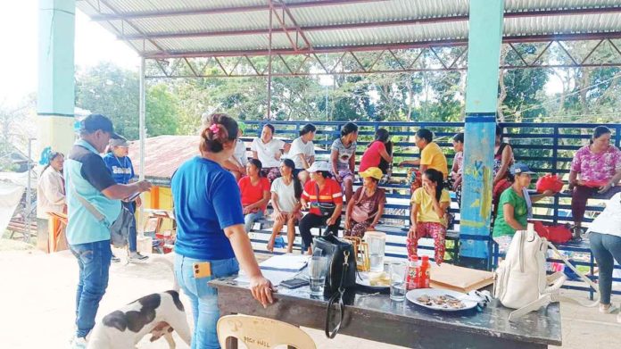 Hundreds of individuals were displaced following a series of encounters between the Philippine Army’s 79th Infantry Battalion and New People’s Army rebels in Barangay Pinapugasan, Escalante City, Negros Occidental from Feb. 21 to 22. The evacuees were allowed to return home over the weekend. RMN DYHB BACOLOD 747 FACEBOOK PHOTO