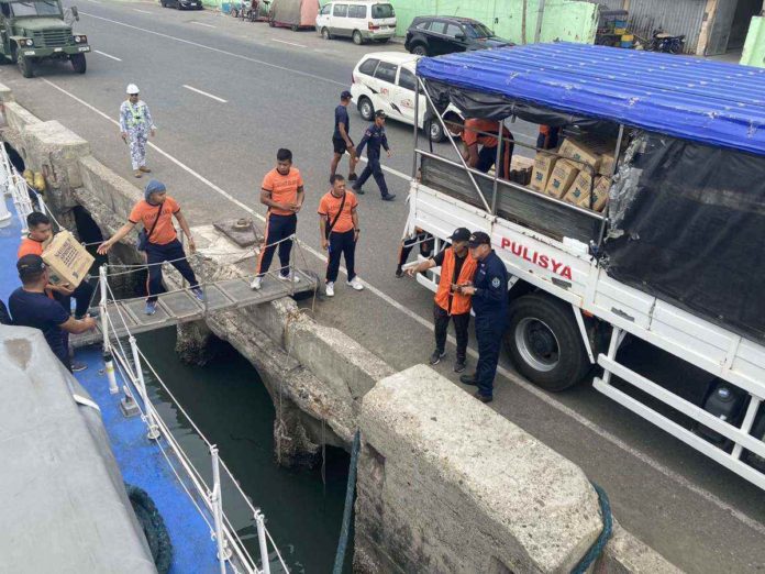 The Office of Civil Defense Region 6 sent essential supplies to families displaced in CARAGA due to recent adverse weather conditions. The Philippine Coast Guard’s BRP Cape San Agustin transported the supplies which included bottled water, hygiene kits, family packs, shelter repair kits, and blankets. OCD-6 PHOTO