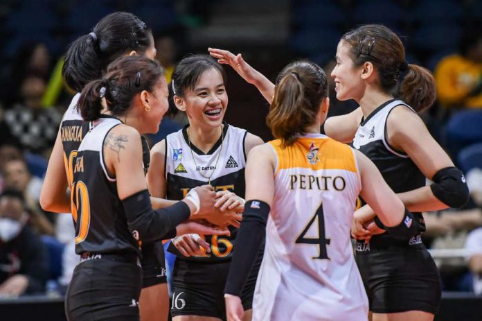 Negrense Cassie Carballo and the University of Santo Tomas Golden Tigresses secured a come-from-behind victory over University of the East Lady Warriors. UAAP PHOTO