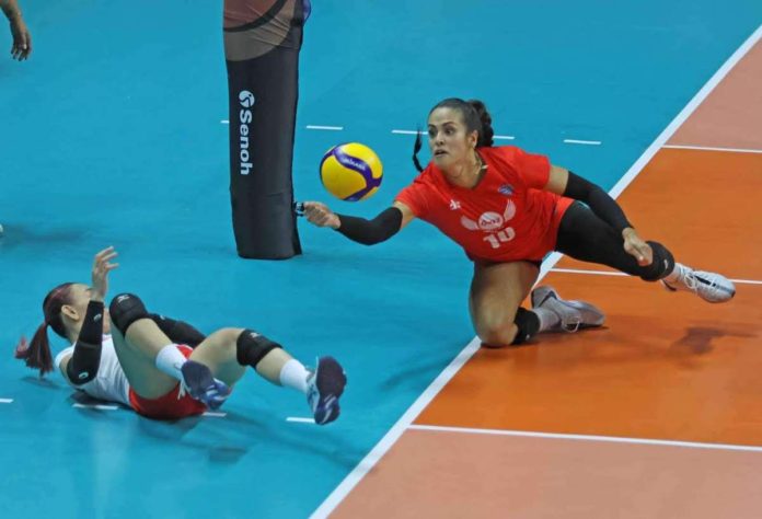 Petro Gazz Angels’ Brooke Van Sickle tries to save the ball during their match against Cignal HD Spikers in the finals of the 2024 Philippine National Volleyball Federation Champions League. PNVF PHOTO