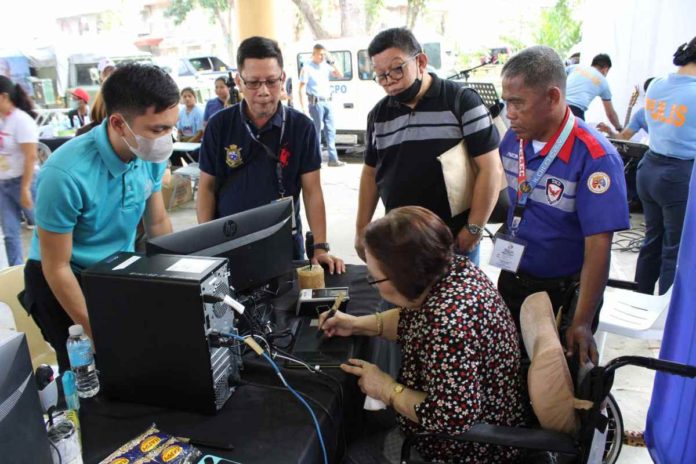 The voter education and registration fair is just one of several initiatives by Commission on Elections to raise awareness among all citizens, especially the youth. Photo shows the voter education and registration fair at the West Visayas State University in La Paz, Iloilo City on Wednesday, Feb. 21. AJ PALCULLO/PN