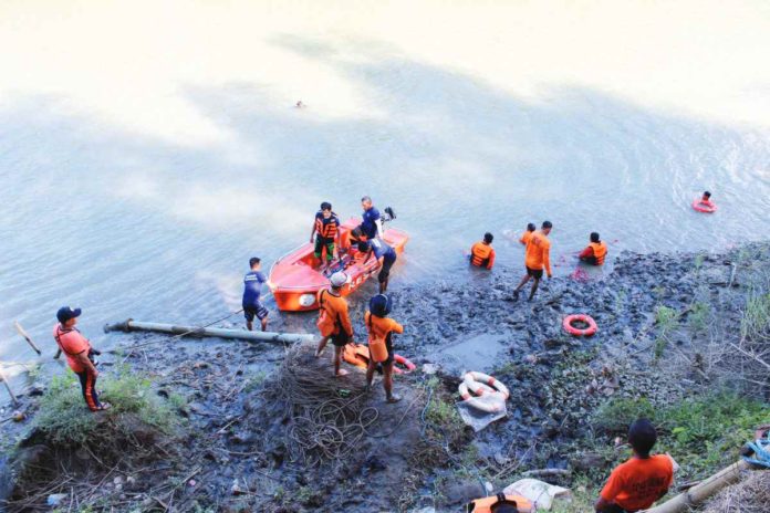 Rescue efforts are being carried out for a man who reportedly drowned while swimming in the river in Zarraga, Iloilo on Sunday, Feb. 25. AJ PALCULLO/PN