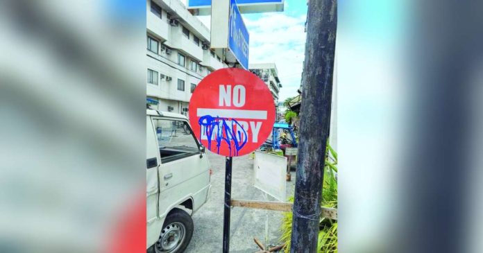 The Bacolod Traffic Authority Office says most of the violators of City Ordinance No. 08-14-679 series of 2014, or "An Ordinance Prohibiting the Acts of Vandalism, Imposing Penalties for Violations Thereof, and for Other Purposes," are believed to be minors. Photo shows a vandalized road sign on a street in Bacolod City. PATRICK LACSON PHOTO