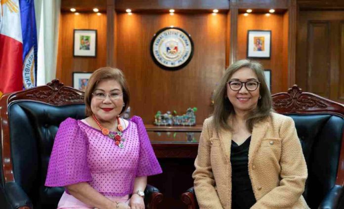 Associate Justices Amy Lazaro-Javier (left) and Maria Filomena Singh (right), the president and vice president, respectively, of the Philippine Women Judges Association. SUPREME COURT PH PHOTO