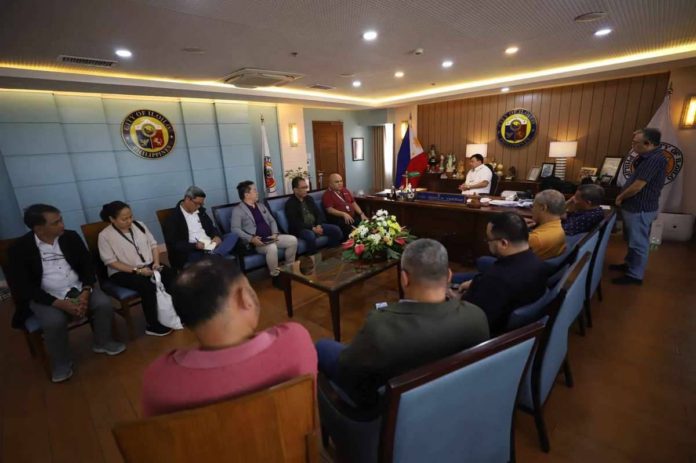 Mayor Jerry Treñas meets with energy stakeholders and decision-makers on Thursday, March 21, and discussed the immediate and long-term solutions to the power shortage on Panay Island. ILOILO CITY MAYOR’S OFFICE PHOTO