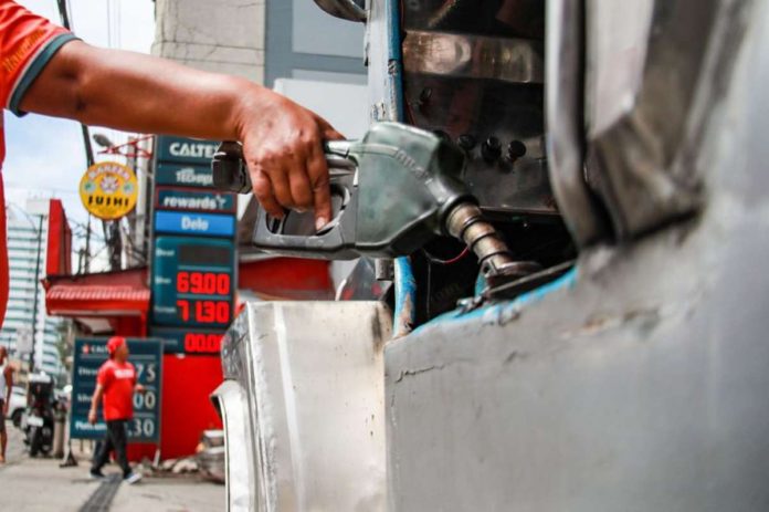 Public Utility jeepney drivers line up to refuel at a gasoline station in Quezon City. JONATHAN CELLONA, ABS-CBN NEWS/FILE PHOTO