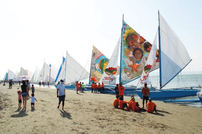 Participants for the slalom, a short course race of “paraw” boats, get ready to maneuver the traditional seacraft through the wind and waves in Villa Beach, Arevalo, Iloilo City on Thursday, February 29. AJ PALCULLO/PN