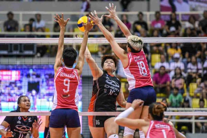 Chery Tiggo Crossovers’ Czarina Carandang attempts to score against the defense of Creamline Cool Smashers’ Lorie Lyn Bernardo and Diana Carlos. PVL PHOTO