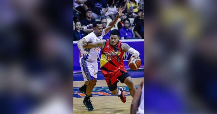 Ilonggo Jericho Cruz of San Miguel Beermen wards off the defense of TNT Tropang Giga’s Jayson Castro as he goes for a basket. PBA PHOTO