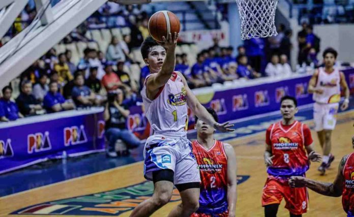 Rain or Shine Elasto Painters guard Adrian Nocum scoops for a layup. PBA PHOTO