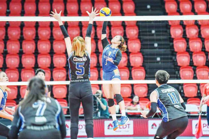 Capital1 Solar Spikers’ Ja Lana attempts to score against the defense of Strong Group Athletics’ Noheli Cerdena. PVL PHOTO