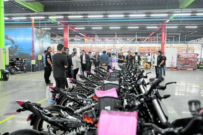 The Energy department says using electric motorcycles helps avoid around 8.5 kilograms of carbon dioxide compared to internal combustion engine motorcycles. PHOTO COURTESY OF INQUIRER.NET