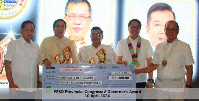 The municipality of Tigbauan was declared grand champion in the Iloilo Provincial Search for Best Public Employment Service Office (PESO). Atty. Bernard Olalia, Undersecretary for Licensing and Adjudication Licensing Services of the Department of Migrant Workers; Gov. Arthur Defensor Jr.; and Provincial Administrator Raul Banias led the awarding of P30,000 cash prize and plaque to Tigbauan PESO representative. PESO - PROVINCE OF ILOILO PHOTO