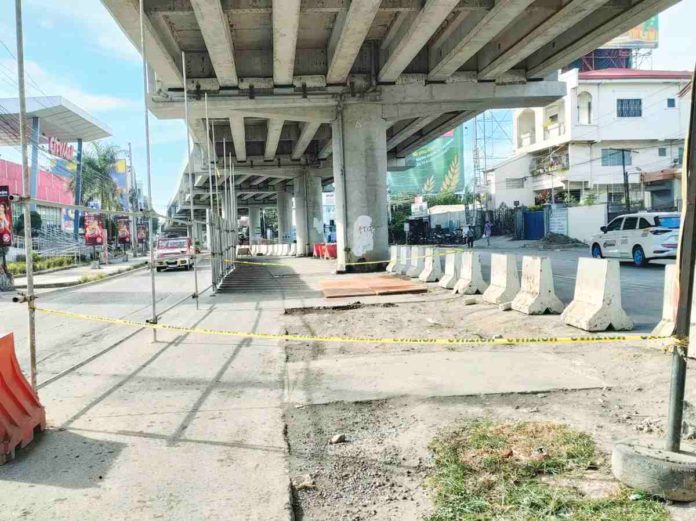 The P95-million first phase of repairs on the defective Ungka flyover includes the jet grouting of all 13 piers of the flyover to strengthen them. AJ PALCULLO/PN