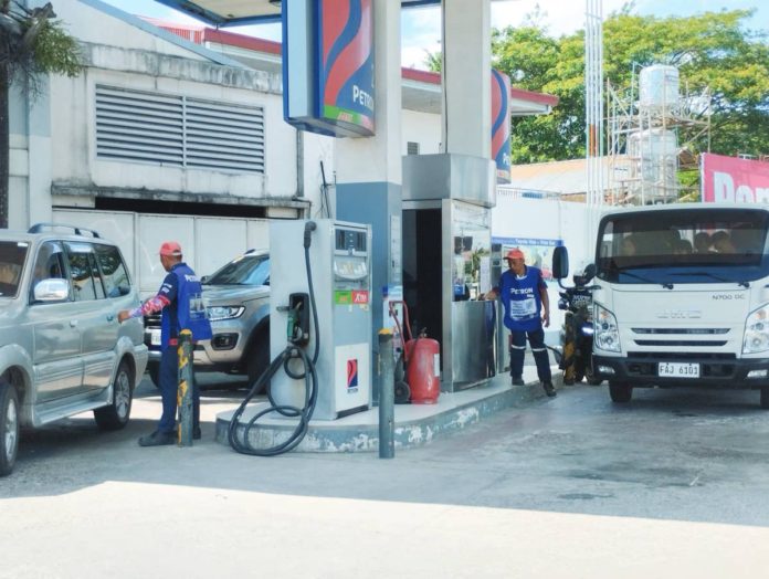 Petron Corp. will increase prices per liter of gasoline by P0.55, and reduce diesel by P0.95 and kerosene by P1.10 today, April 23. PN PHOTO