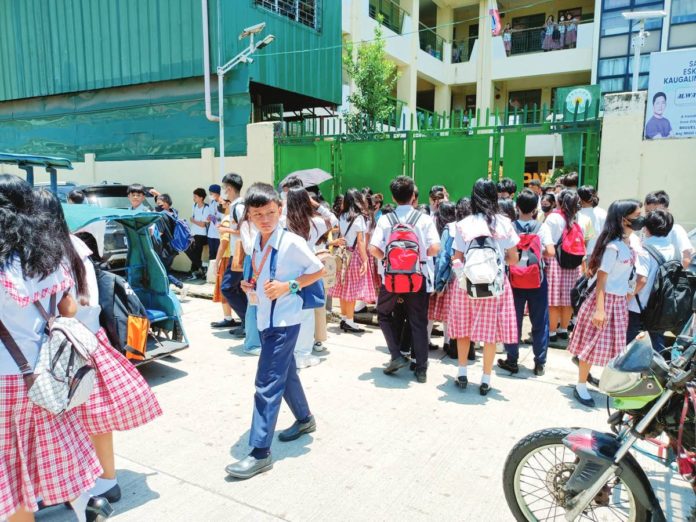 Face-to-face classes from pre-school to senior high school, both in public and private schools, in Iloilo City were suspended from April 1 until April 2 due to hot weather conditions. The state weather bureau cautioned the public that temperatures may continue to rise in the coming days and weeks. AJ PALCULLO/PN