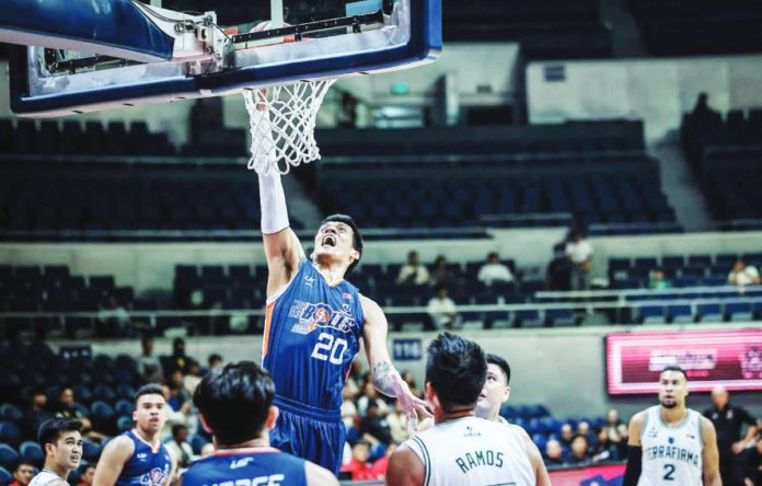 Meralco Bolts’ Raymond Almazan scores on a one-handed dunk. PBA PHOTO