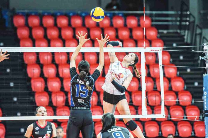 Negrense Kiesha Bedonia of PLDT High Speed Hitters scores against the defense of Strong Group Athletics’ Souzan Raslan. PVL PHOTO