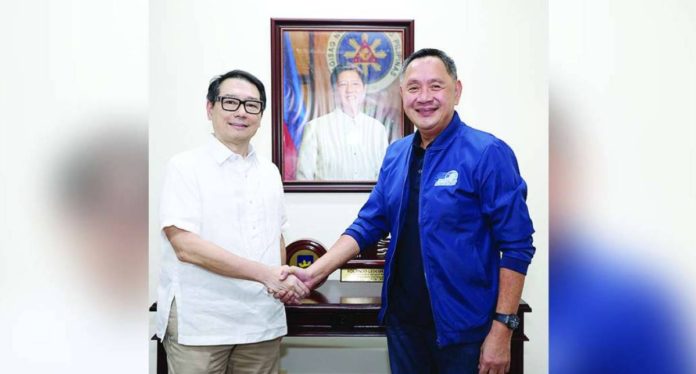 Newly-appointed Social Security Commissioner Jesus P. Sale Jr. (left) meets with Social Security System (SSS) President and Chief Executive Officer Rolando Ledesma Macasaet (right) during a courtesy call at the SSS main office in Quezon City on April 5, 2024.