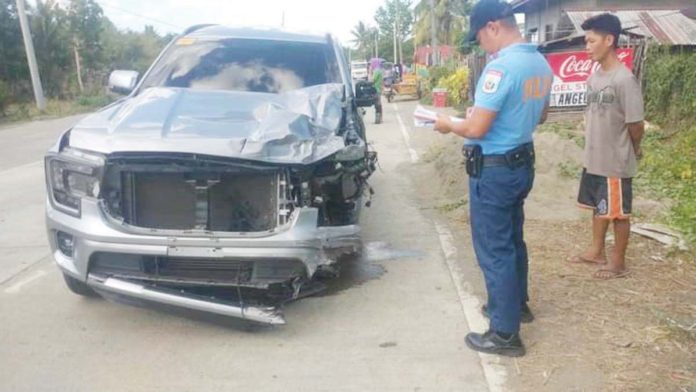 Lambunao police said a Ford Everest driver had fallen asleep while driving and her vehicle crashed against a van in Barangay Pandan, Lambunao, Iloilo on May 2. K5 NEWS FM ILOILO PHOTO