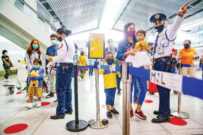 The Department of Trade and Industry reminds vacationers, especially those who book services online, to check the fine print of travel deals. Photo shows domestic travelers preparing to board their flights at the Ninoy Aquino International Airport terminal 3 in Pasay City. JONATHAN CELLONA, ABS-CBN NEWS/FILE