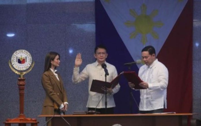 Senate President Francis Escudero (center) takes his oath as Senate President before new Majority Floor Leader Mark Villar during the plenary session on Monday, May 20, 2024. To his right is his wife, actress Heart Evangelista. PNA