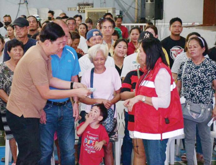 Residents of Rizal Street, Barangay 7, Roxas City, who were displaced by a fire and participated in a 21-day cash-for-work program of the Department of Social Welfare and Development, receive their payout worth P10,080 each on Tuesday, May 14. MAYOR RONNIE DADIVAS/FACEBOOK PHOTO