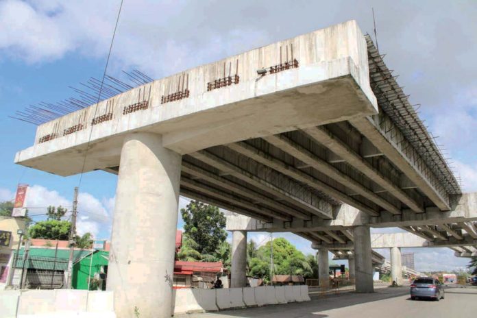 The construction of the Aganan flyover in Pavia, Iloilo began in July 2020 but was halted in December 2022 as a precautionary measure following the vertical displacement of the Ungka flyover, also in Pavia. The Department of Public Works and Highways in Region 6 said it is proceeding with caution regarding the Aganan flyover project, prioritizing public and commuter safety. AJ PALCULLO/PN