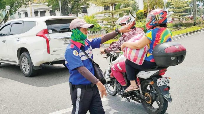 The Iloilo City Traffic Management Unit is implementing break from heat between 10 a.m. to 11 a.m. and 3 p.m. to 4 p.m. for traffic enforcers. PN FILE PHOTO