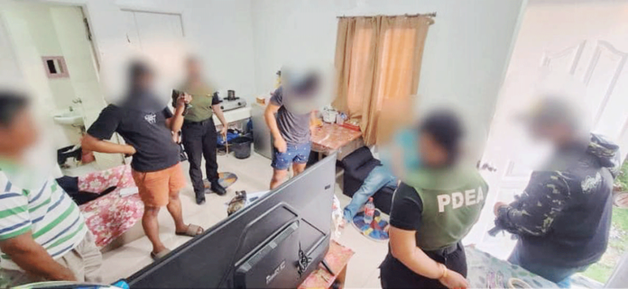 Live-in partners “Richard” and “Perper” yielded around P2.8 million worth of suspected shabu during a buy-bust operation in Barangay Tangub, Bacolod City on May 16. PDEA REGION 6 PHOTOS