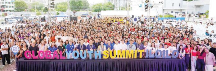 As part of efforts to inspire the youth to become catalysts for change, SM Cares and Global Peace Foundation completed the Iloilo leg of the 2024 Global Youth Summit on May 25, 2024 at SM City Iloilo Southpoint Carpark Area. Iloilo City is one of the host cities for this year’s 17-leg event aimed at representing all 17 of the United Nations’ Sustainable Development Goals.