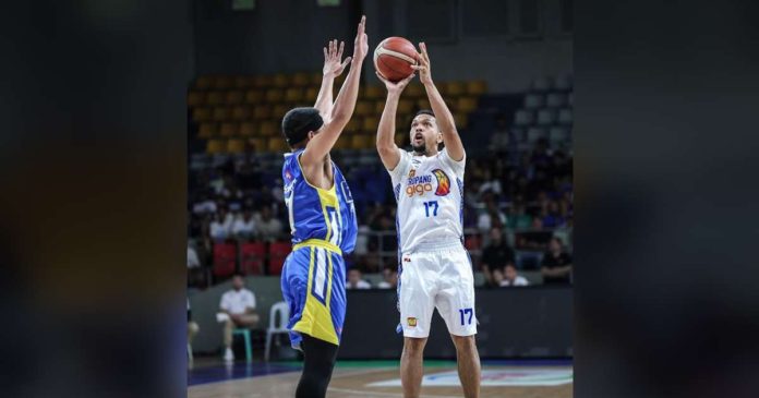 TNT Tropang Giga’s Jayson Castro shoots over the defense of Magnolia Chicken Timplados Hotshots’ Jerrick Balanza. PBA PHOTO