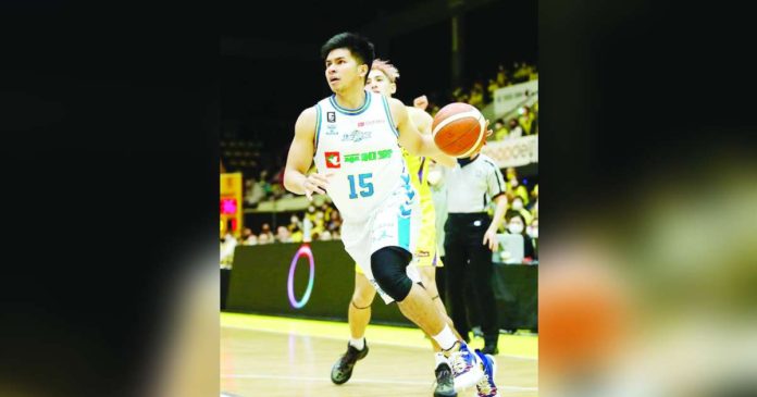 Kiefer Ravena finished with 16 points, three assists, one rebound, and a steal in almost 32 minutes of action as the Shiga Lakes took a 1-0 lead in the best-of-three title series of the Japan B.League Division 2 finals. PHOTO COURTESY OF SHIGA LAKES