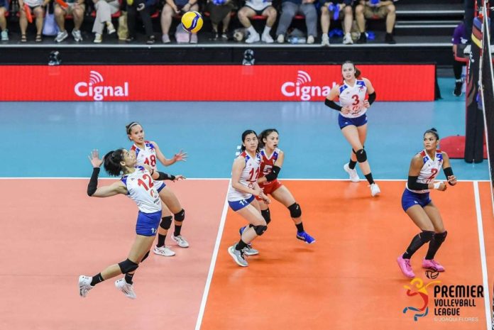 Negrense Angel Canino prepares to attack as her Alas Pilipinas teammates look on. PVL PHOTO