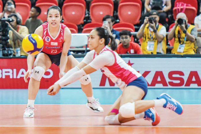 Creamline Cool Smashers’ Kyla Atienza tries to save the ball as teammate Jessica Galanza looks on. PVL PHOTO