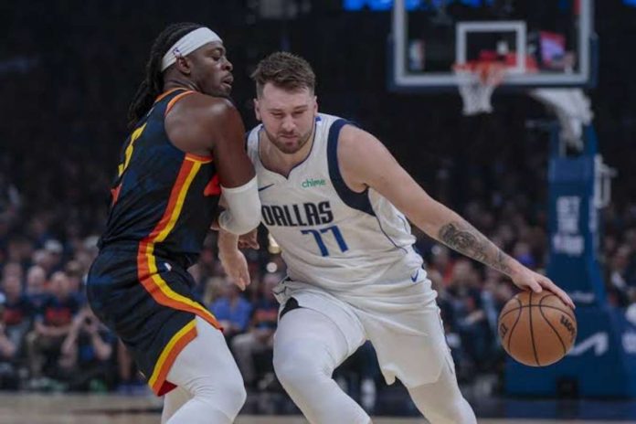 Dallas Mavericks’ Luka Doncic attacks the defense of Oklahoma City Thunder’s Luguentz Dort. AP PHOTO