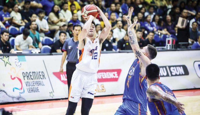 Meralco Bolts’ Allein Maliksi attempts an outside shot. PBA PHOTO