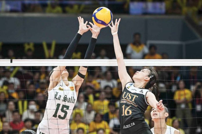 Negrense Cassie Carballo of the University of Santo Tomas Golden Tigresses’ battles Ilongga Amie Provido of De La Salle University Lady Spikers for the ball. UAAP PHOTO