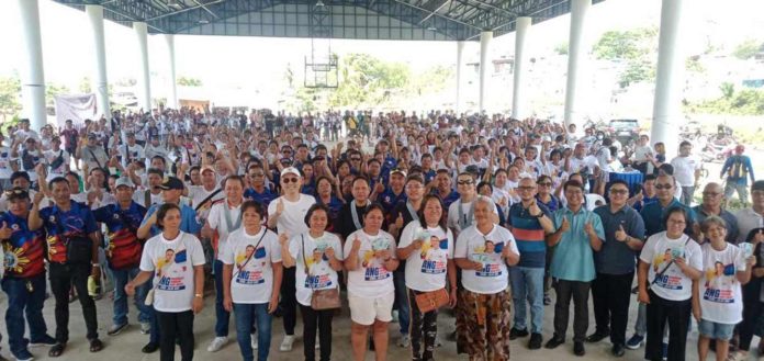 Each of the 230 market vendors and 272 tricycle operators and drivers in Alimodian, Iloilo received P3,000 and P1,000 each, respectively from the Uswag Ilonggo party-list on Thursday, May 30.