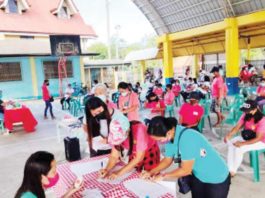 Beneficiaries of the Pantawid Pamilyang Pilipino Program (4Ps) in Valderrama, Antique receive their grant. PANTAWID ANTIQUE/FACEBOOK PHOTO