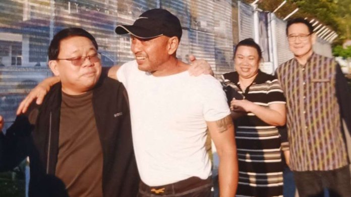 Former congressman Arnoldo Teves (white shirt), with lawyer Ferdinand Topacio, when he was first released from preventive detention in Becora Prison in Dili, Timor Leste early this month. PHOTO FROM ATTY. FERDINAND TOPACIO